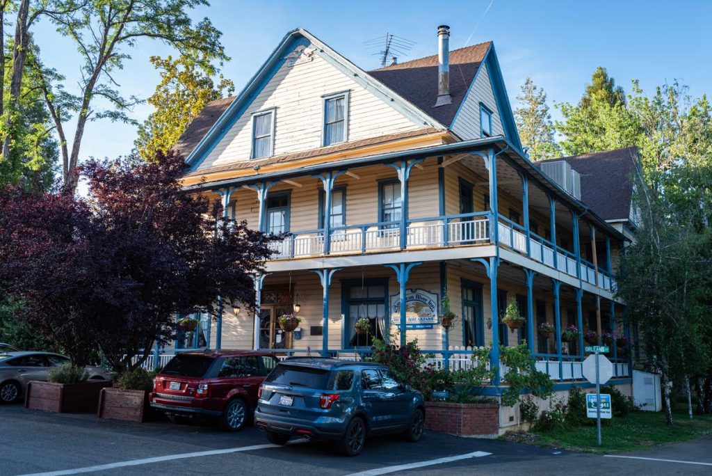 American River Inn, Haunted Hotel in Georgetown
